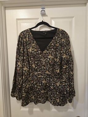 Lane Bryant Black Floral V-Neck Peplum Top
